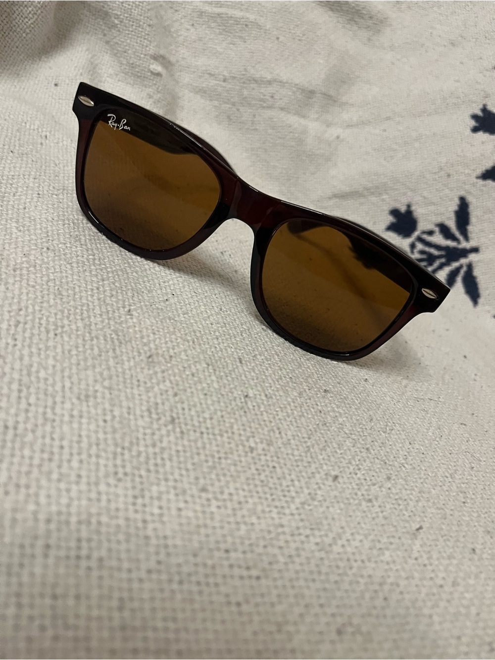 Ray-Ban Men’s New Wayfarer (RB2132) Sunglasses